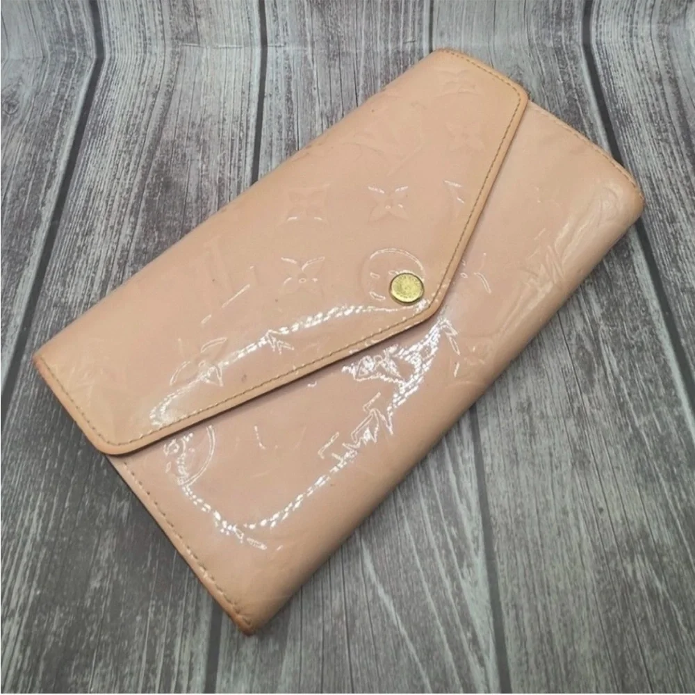 LOUIS VUITTON Portefeuille Sarah Zip Wallet Monogram Vernis Rose Pink Ballerine